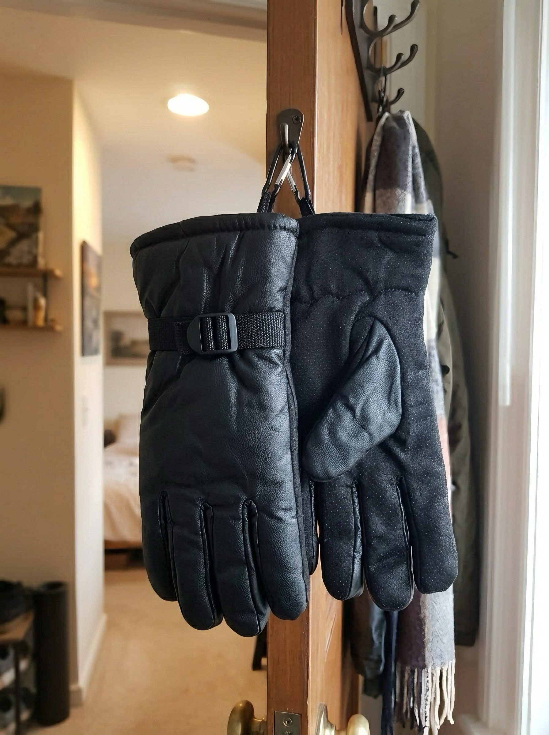 MEN and women glove view 4